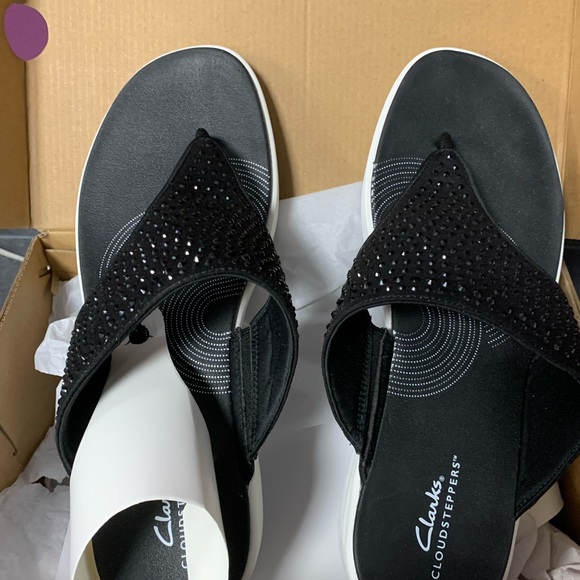 Clarks cloud  steppers.  Brand new never worn. - Picture 9 of 11